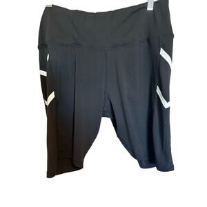 BCBGeneration yoga shorts  black and white size XL